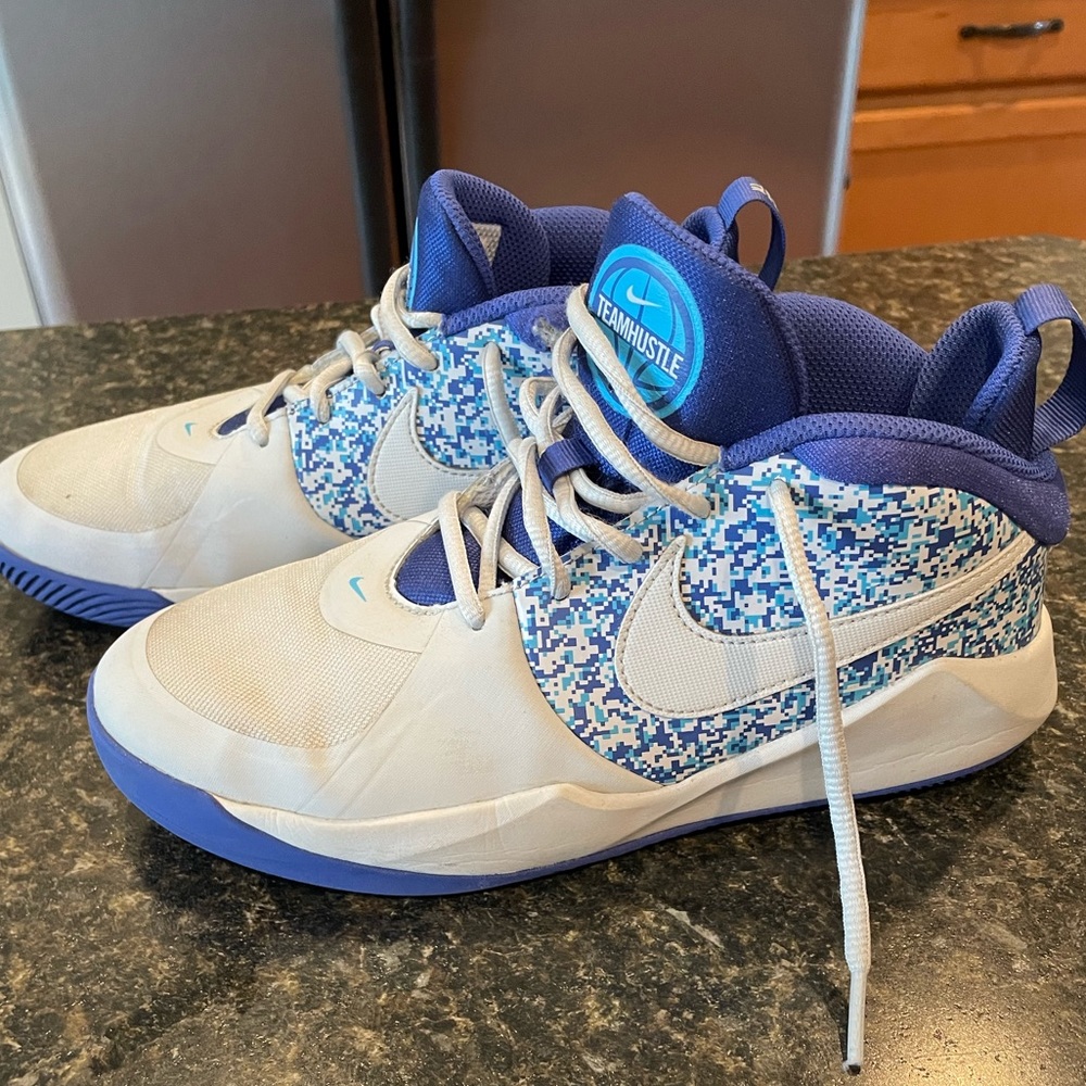 Used Nike basketball sneakers - girls